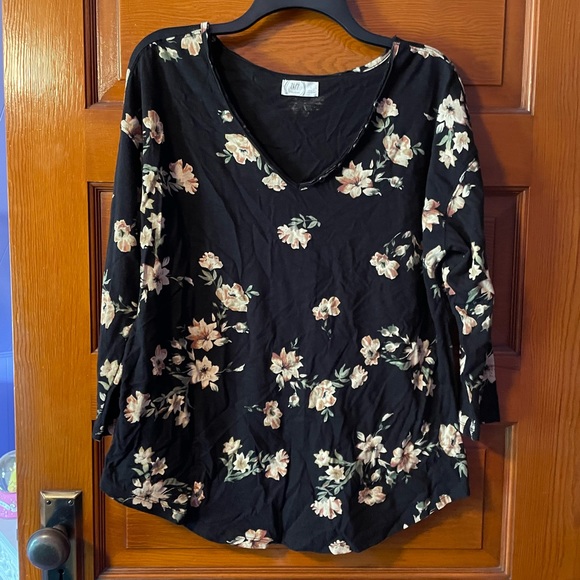 Black Floral 3/4 Sleeve Top - Picture 1 of 4